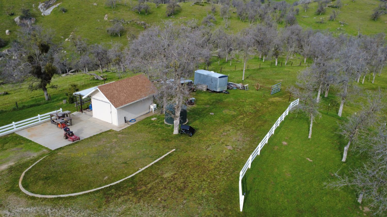 31602 Tumbleweed Ln, Yokuts Valley, CA 93675