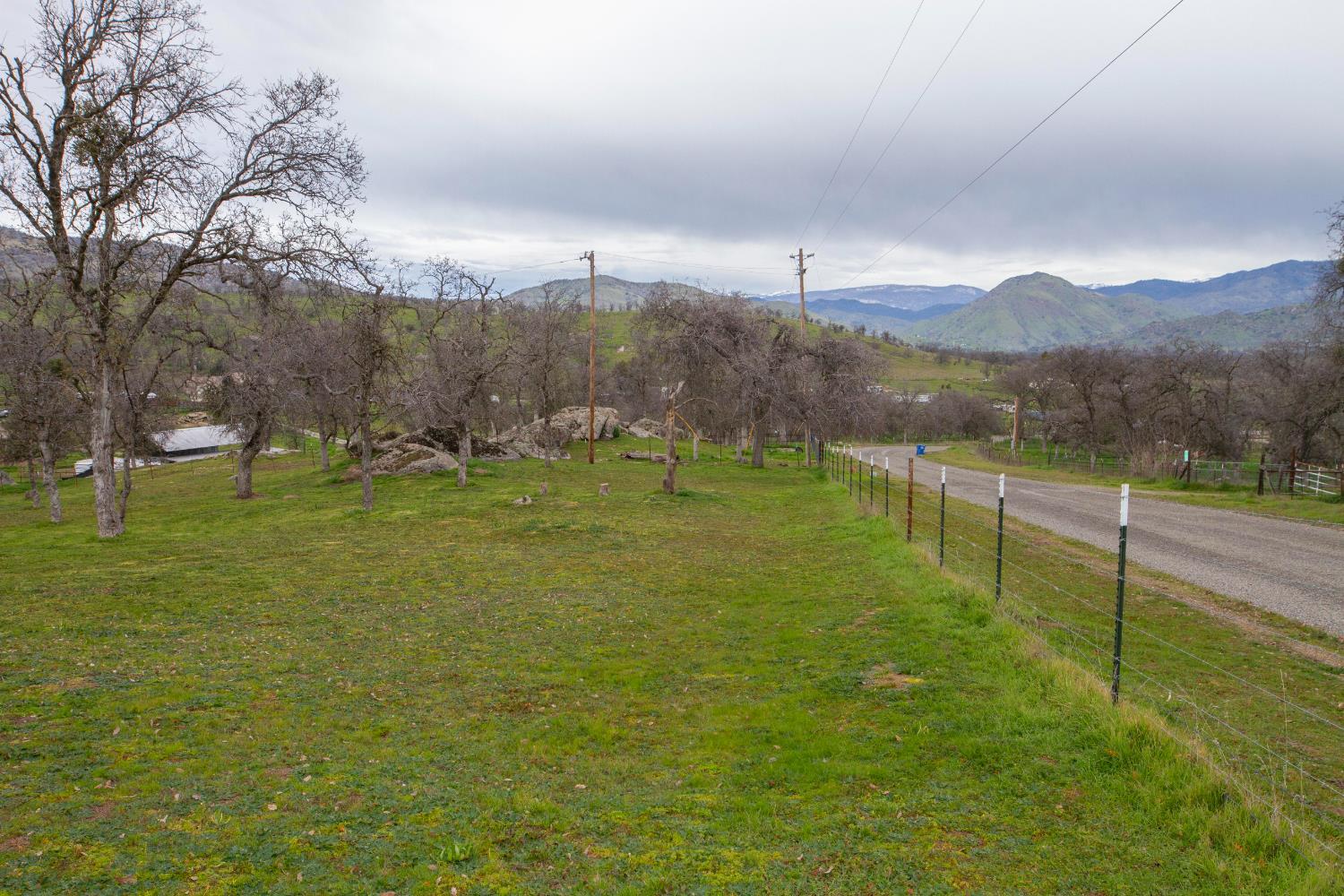 31602 Tumbleweed Ln, Yokuts Valley, CA 93675