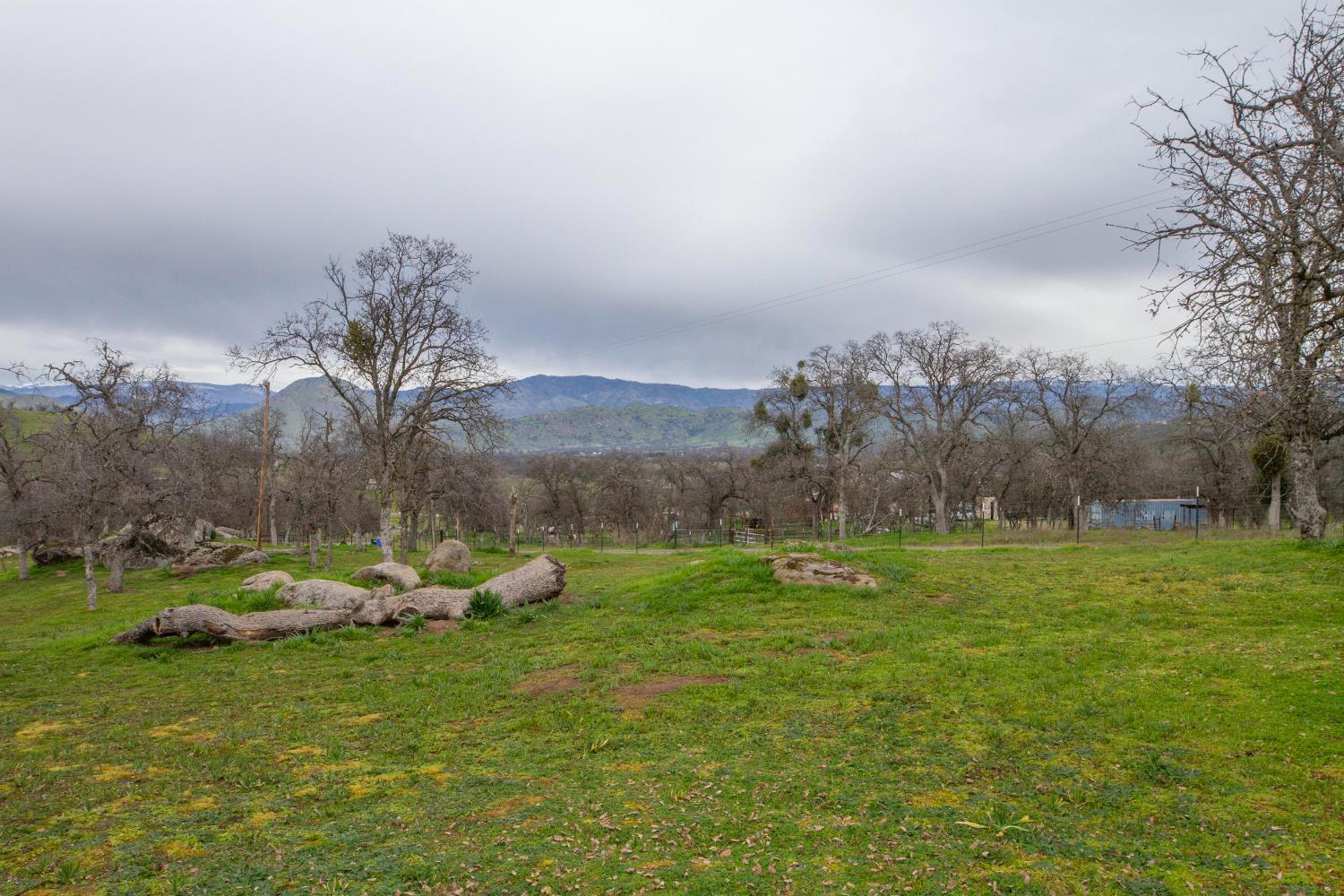 31602 Tumbleweed Ln, Yokuts Valley, CA 93675