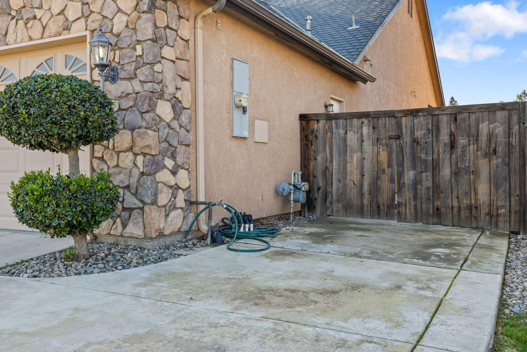 239 N Preston St, Visalia, CA 93291