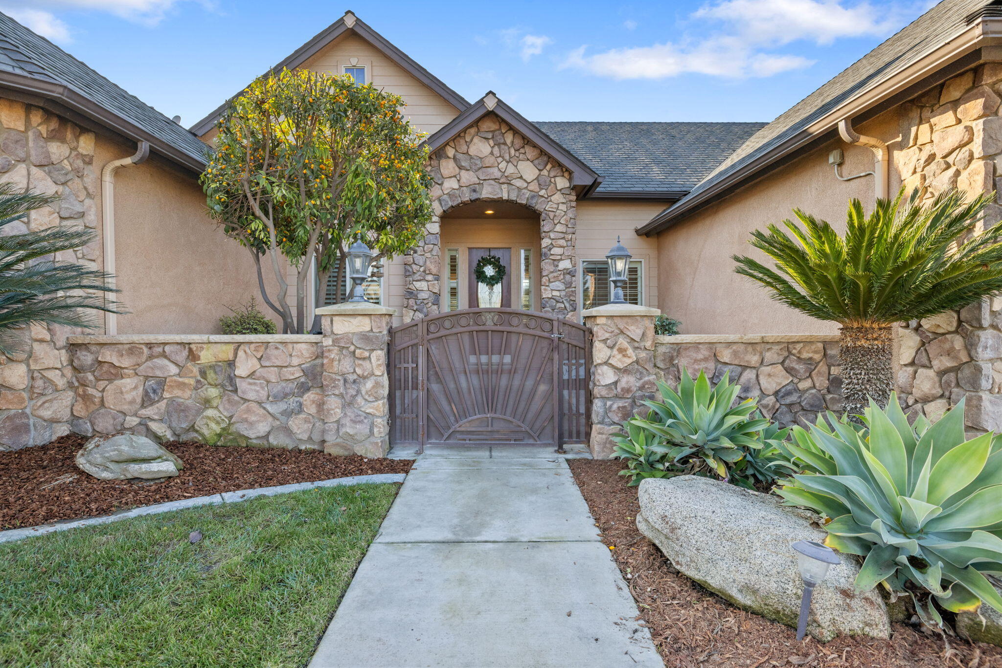 239 N Preston St, Visalia, CA 93291