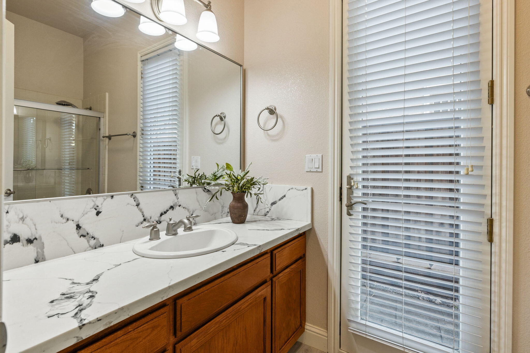 239 N Preston St, Visalia, CA 93291