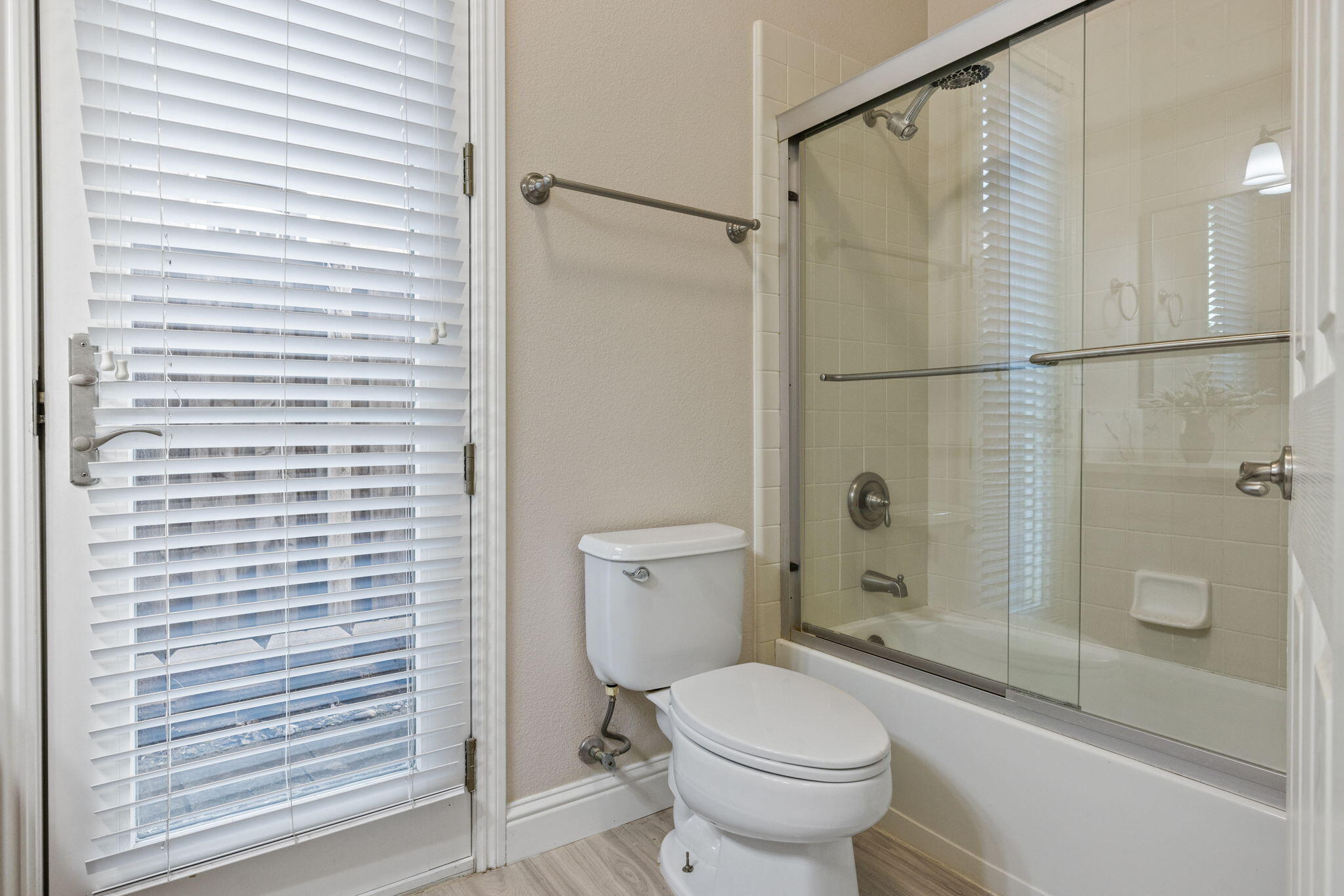 239 N Preston St, Visalia, CA 93291