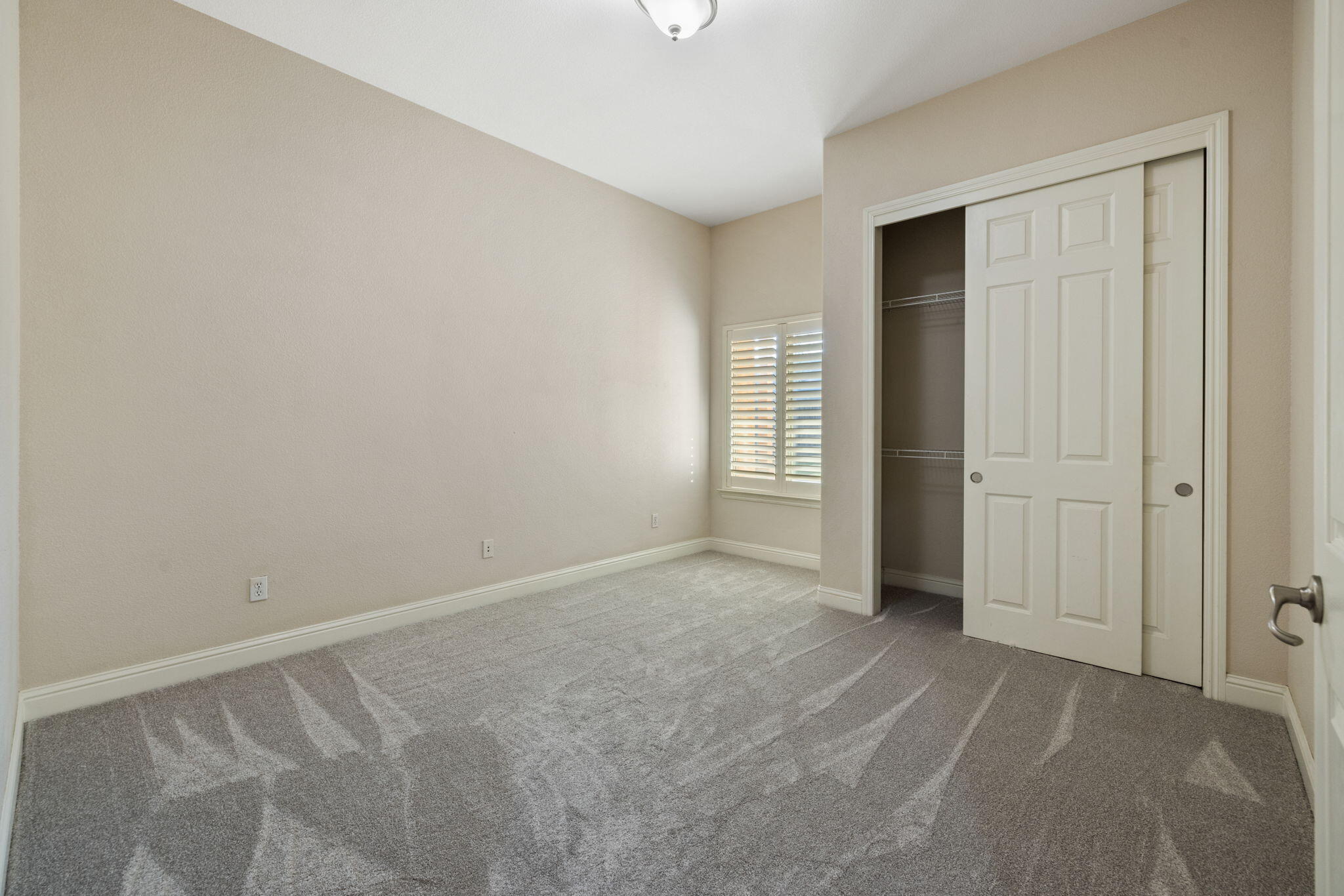 239 N Preston St, Visalia, CA 93291