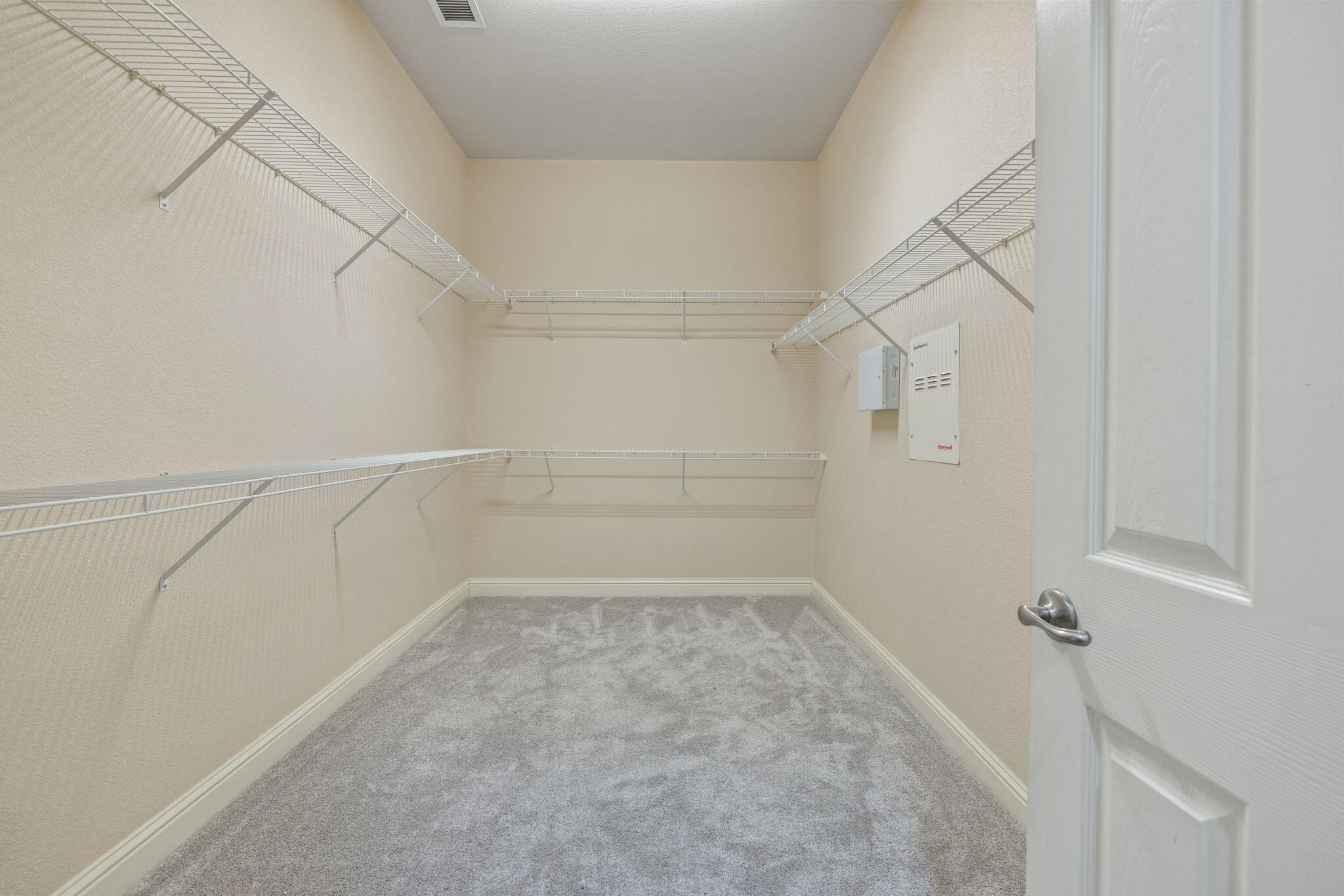 239 N Preston St, Visalia, CA 93291