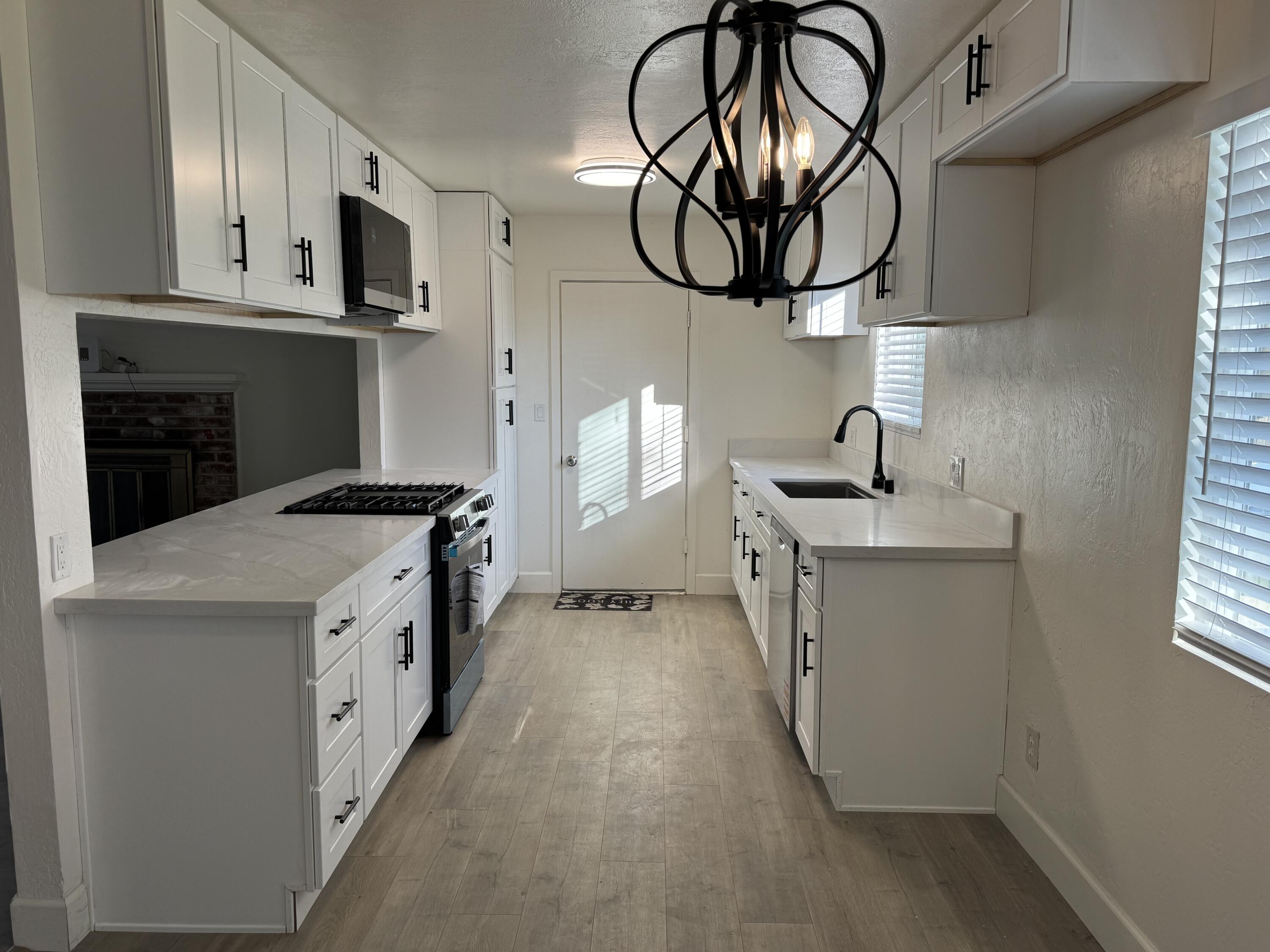 1502 W Tulare Ave, Visalia, CA 93277