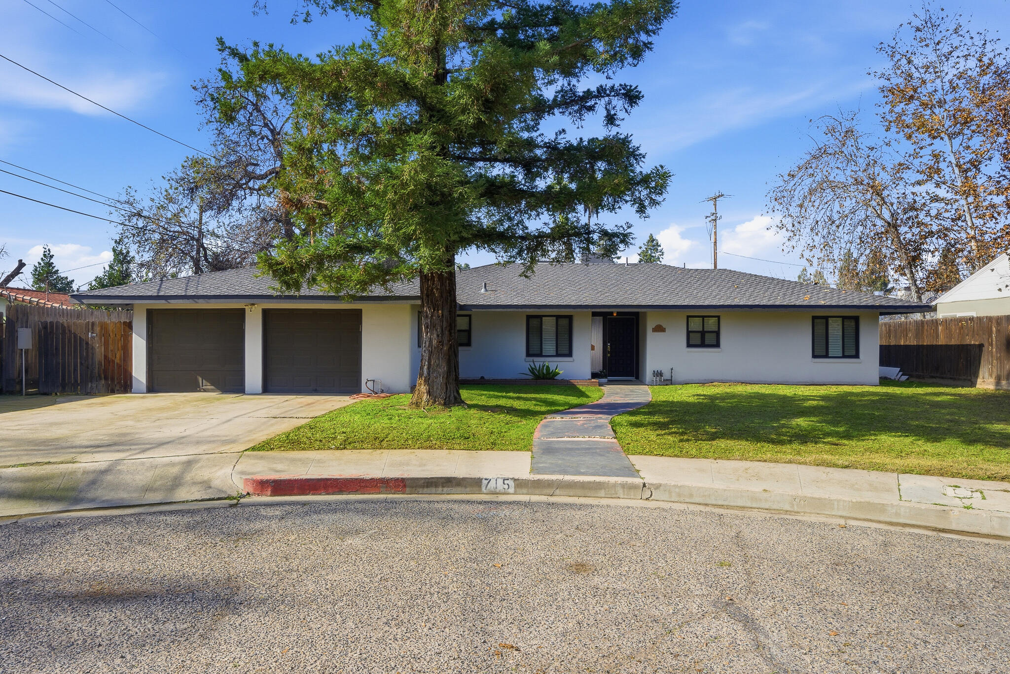 715 S Edwards Ct, Visalia, CA 93277