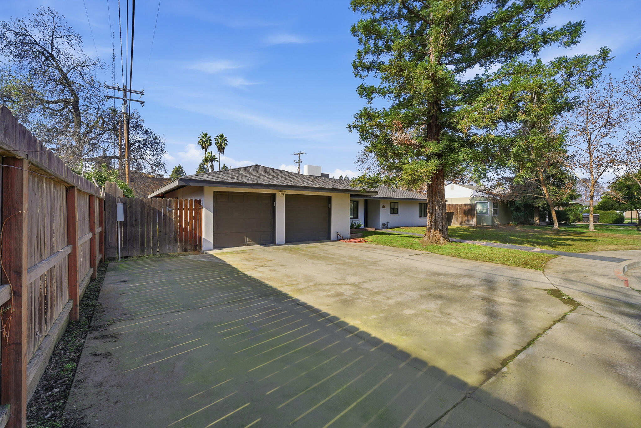 715 S Edwards Ct, Visalia, CA 93277