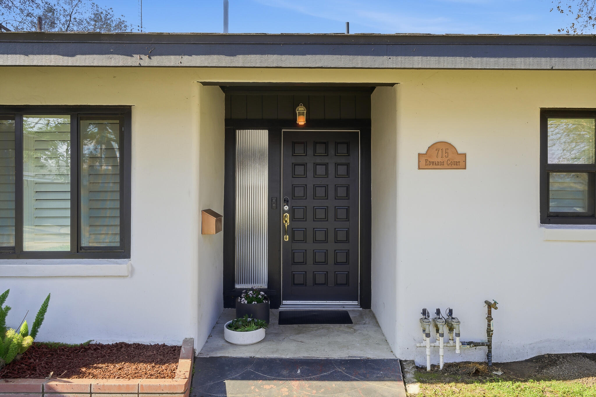 715 S Edwards Ct, Visalia, CA 93277