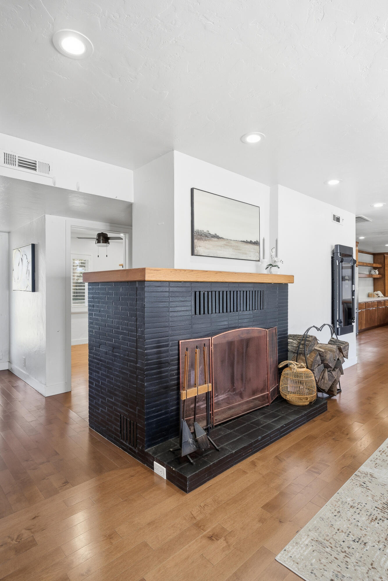 715 S Edwards Ct, Visalia, CA 93277