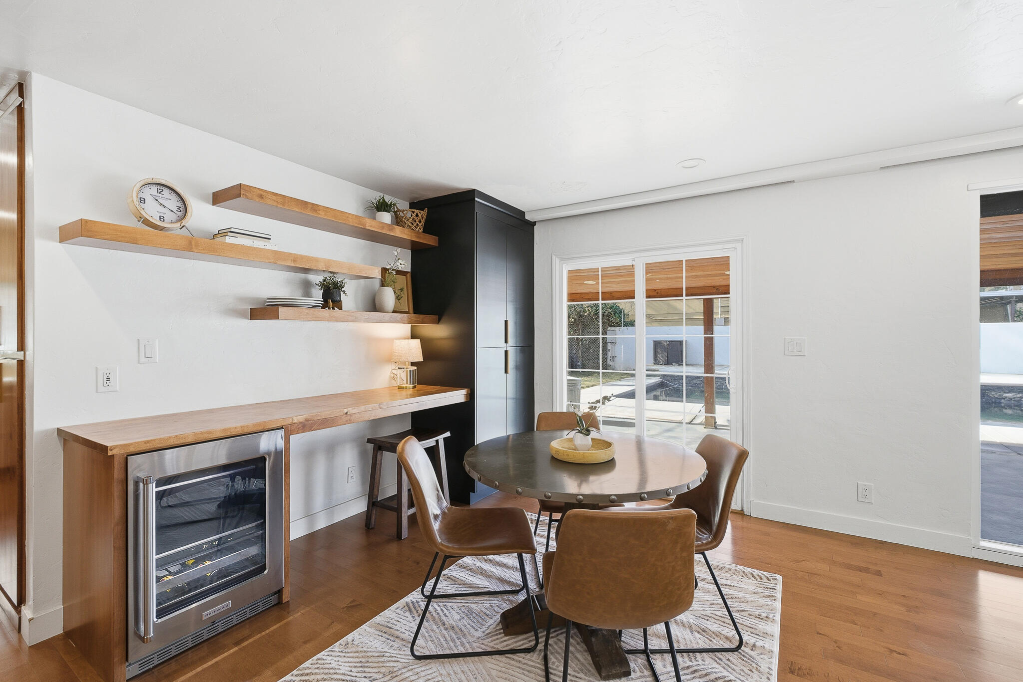 715 S Edwards Ct, Visalia, CA 93277