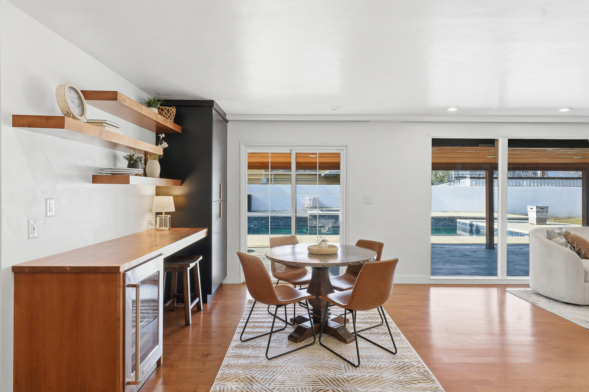 715 S Edwards Ct, Visalia, CA 93277