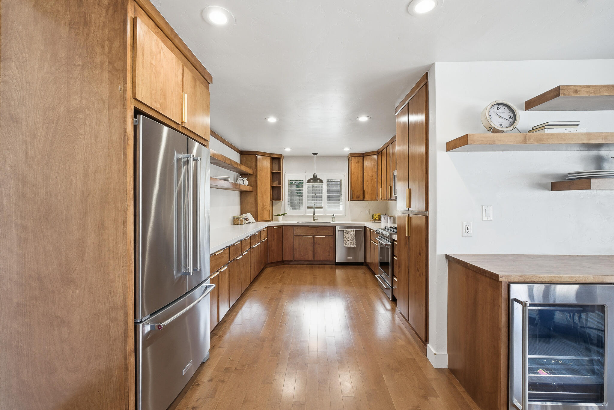 715 S Edwards Ct, Visalia, CA 93277