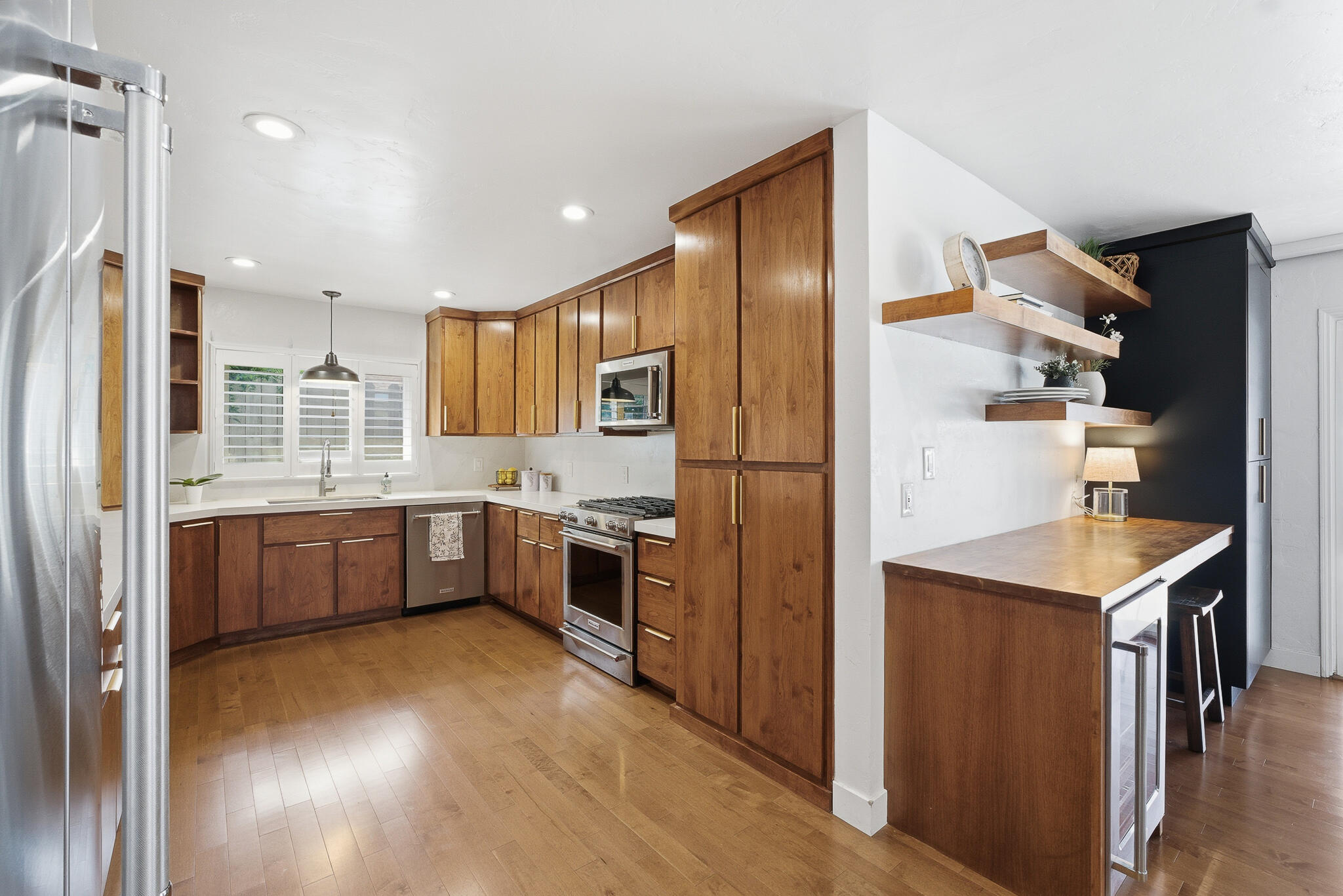 715 S Edwards Ct, Visalia, CA 93277