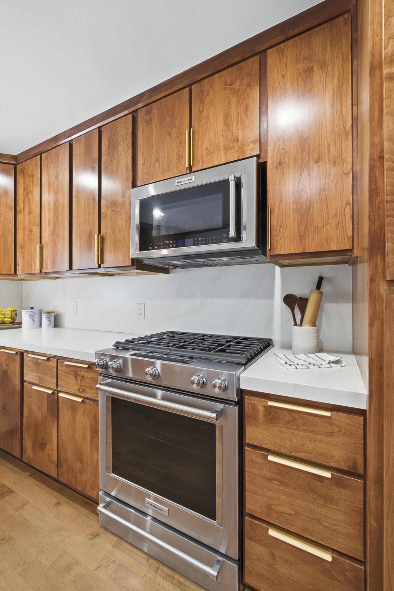 715 S Edwards Ct, Visalia, CA 93277