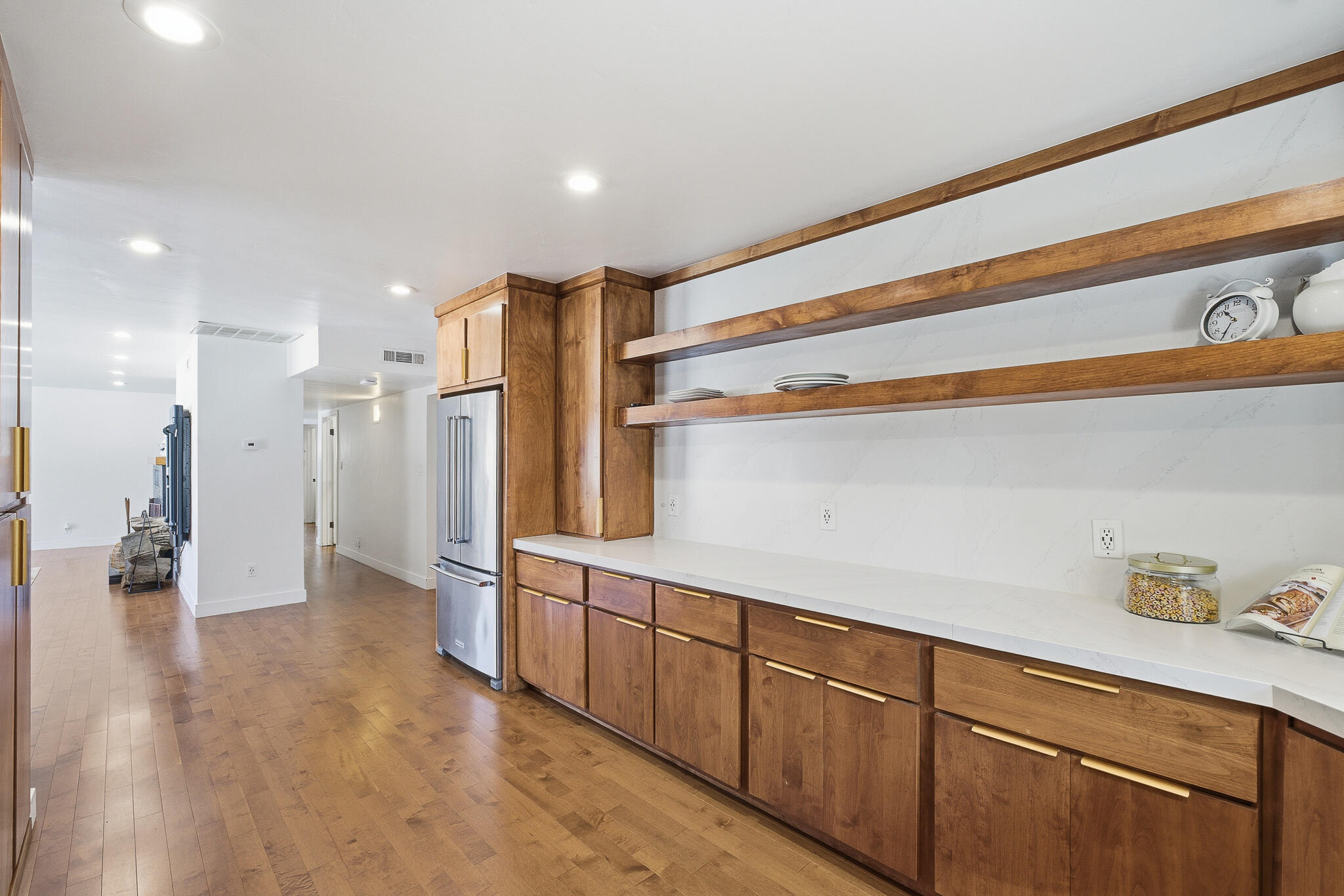 715 S Edwards Ct, Visalia, CA 93277