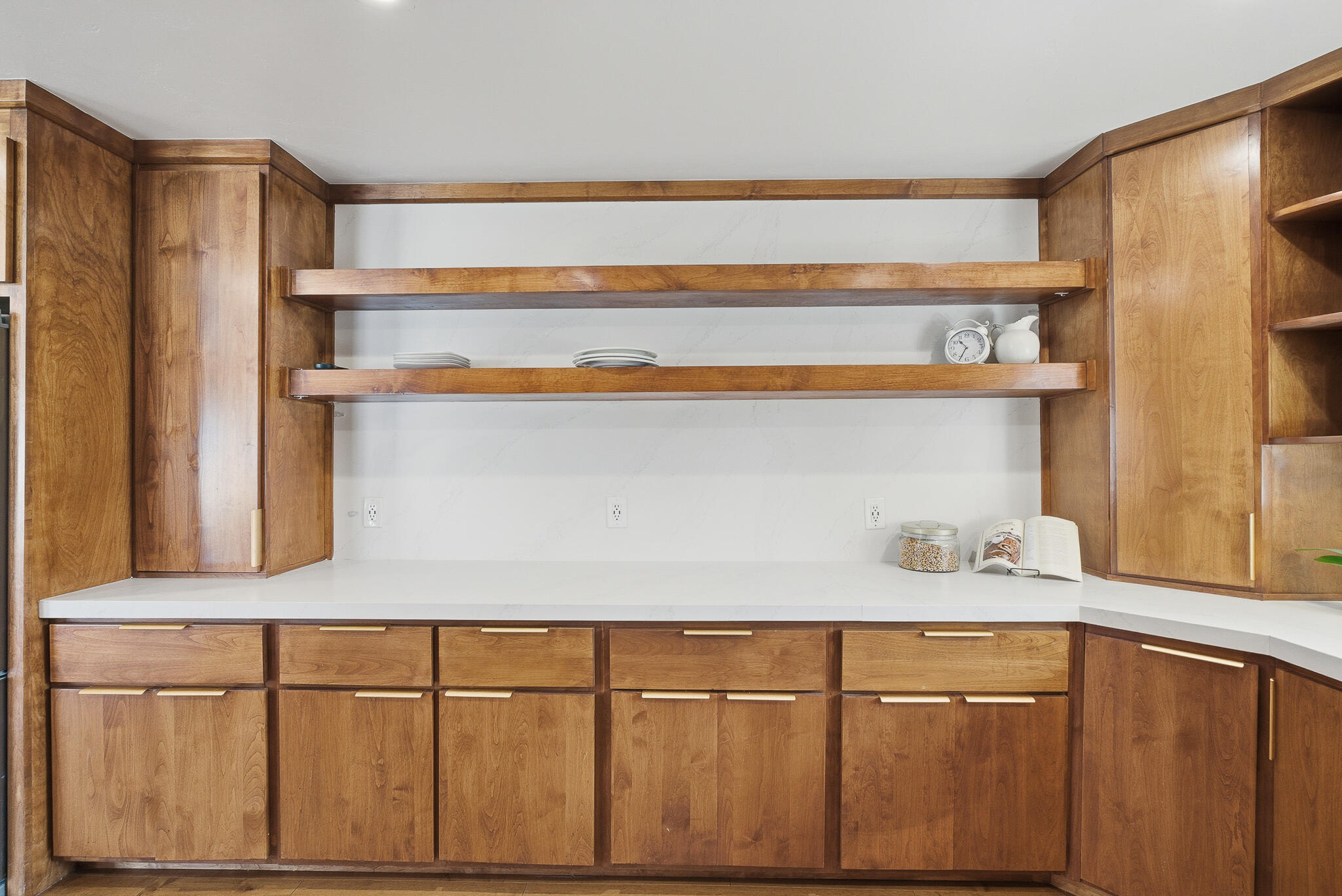 715 S Edwards Ct, Visalia, CA 93277