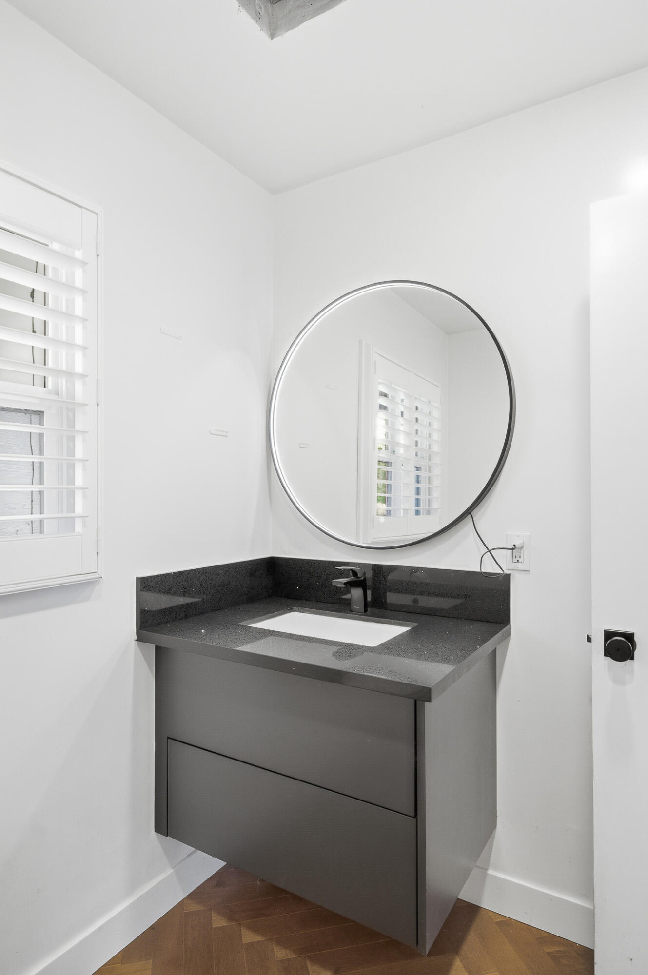 715 S Edwards Ct, Visalia, CA 93277