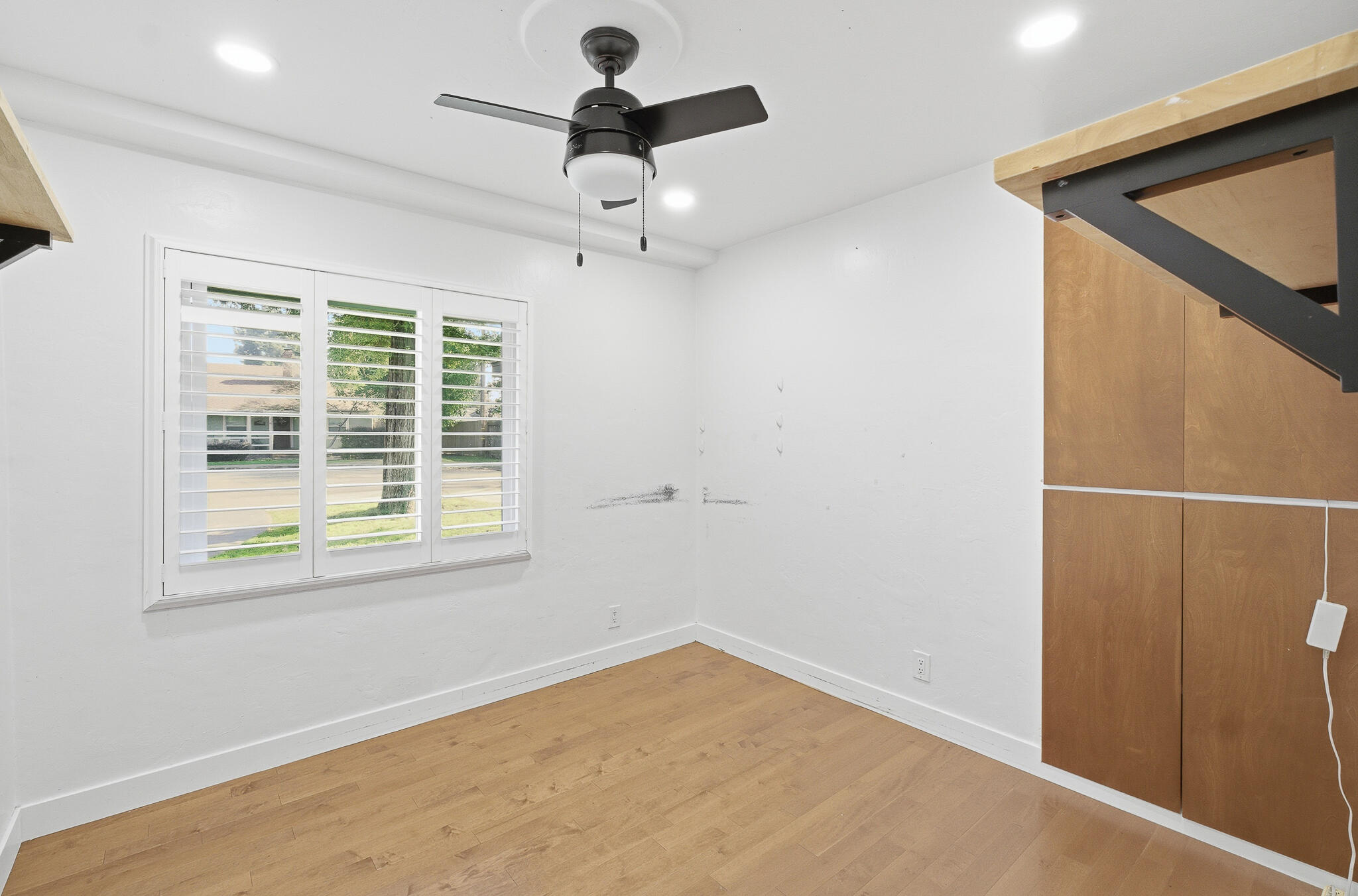 715 S Edwards Ct, Visalia, CA 93277