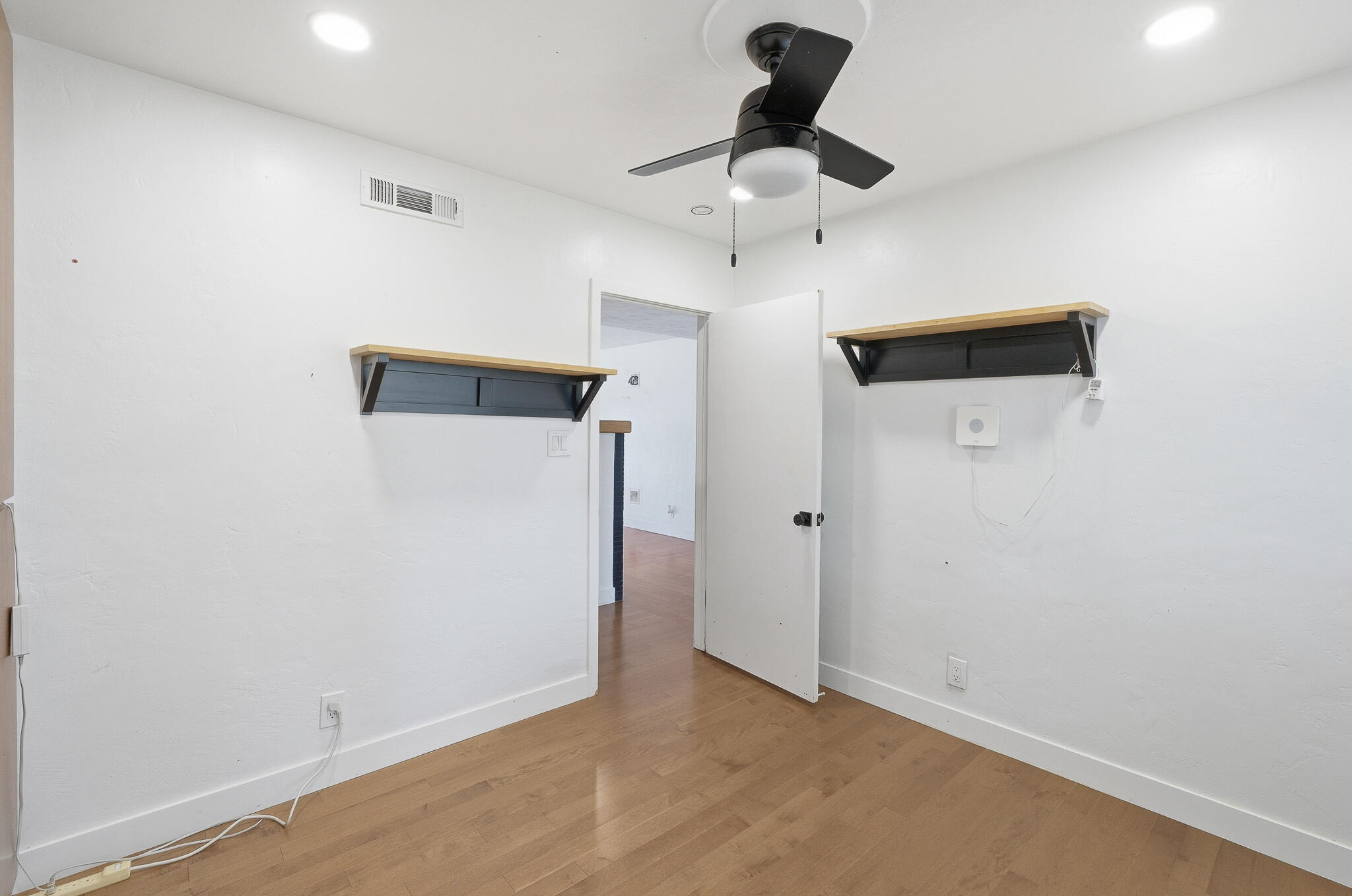 715 S Edwards Ct, Visalia, CA 93277