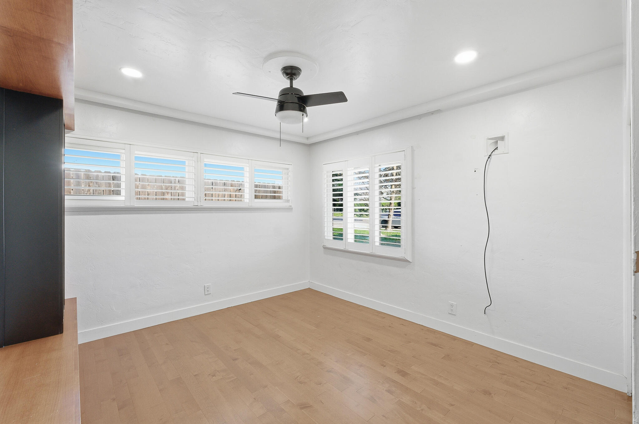 715 S Edwards Ct, Visalia, CA 93277