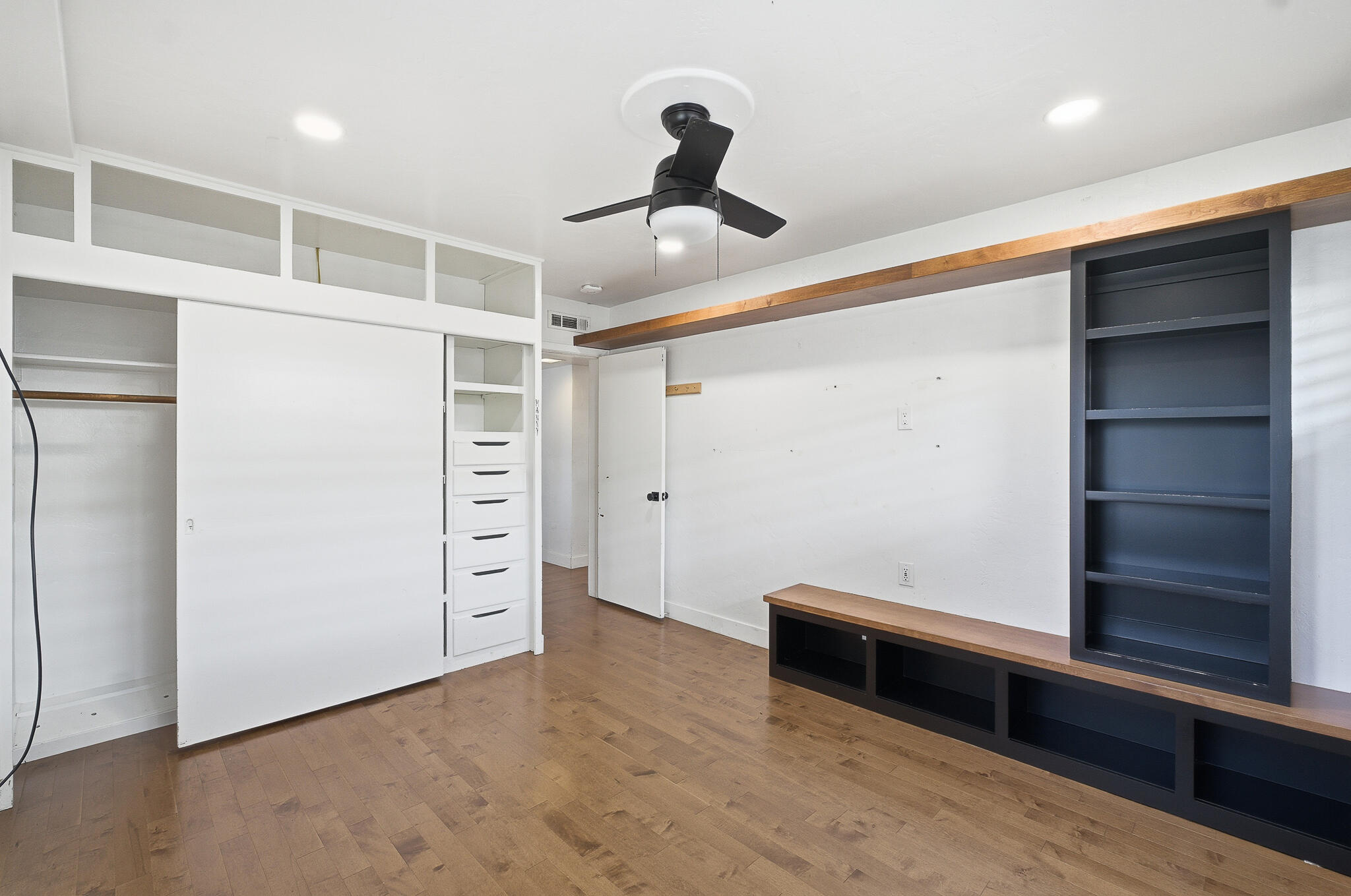 715 S Edwards Ct, Visalia, CA 93277