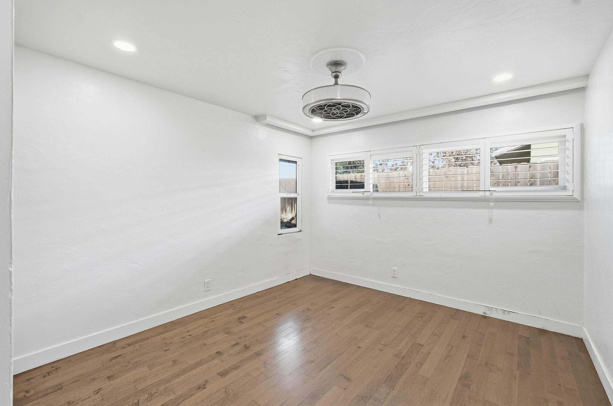 715 S Edwards Ct, Visalia, CA 93277