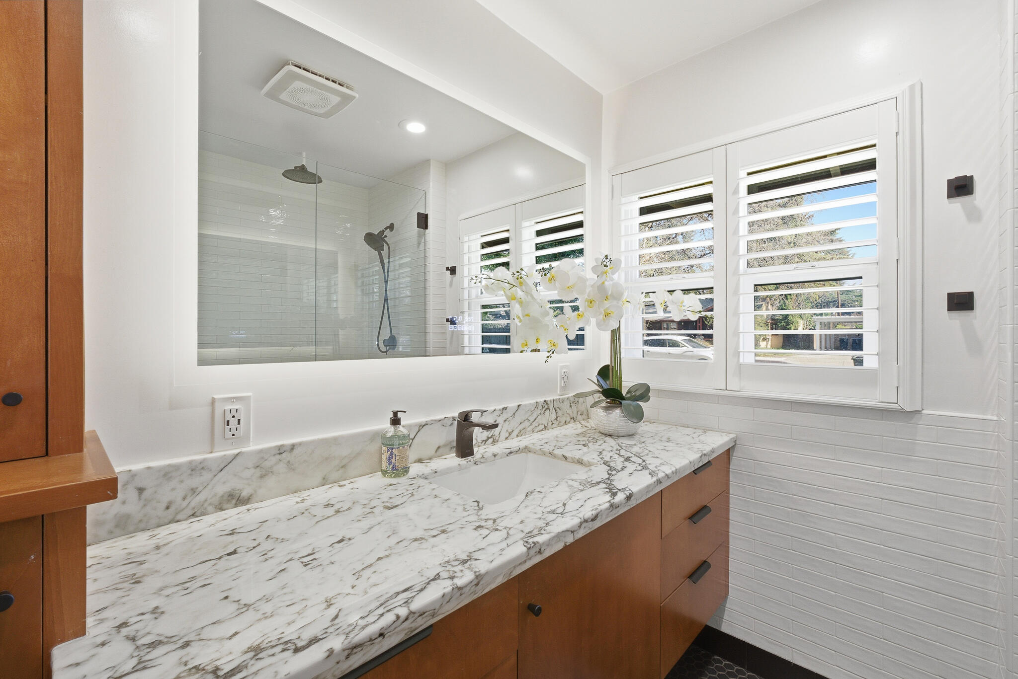 715 S Edwards Ct, Visalia, CA 93277