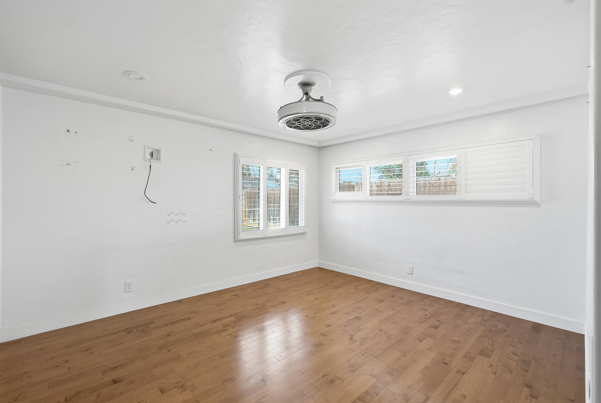 715 S Edwards Ct, Visalia, CA 93277