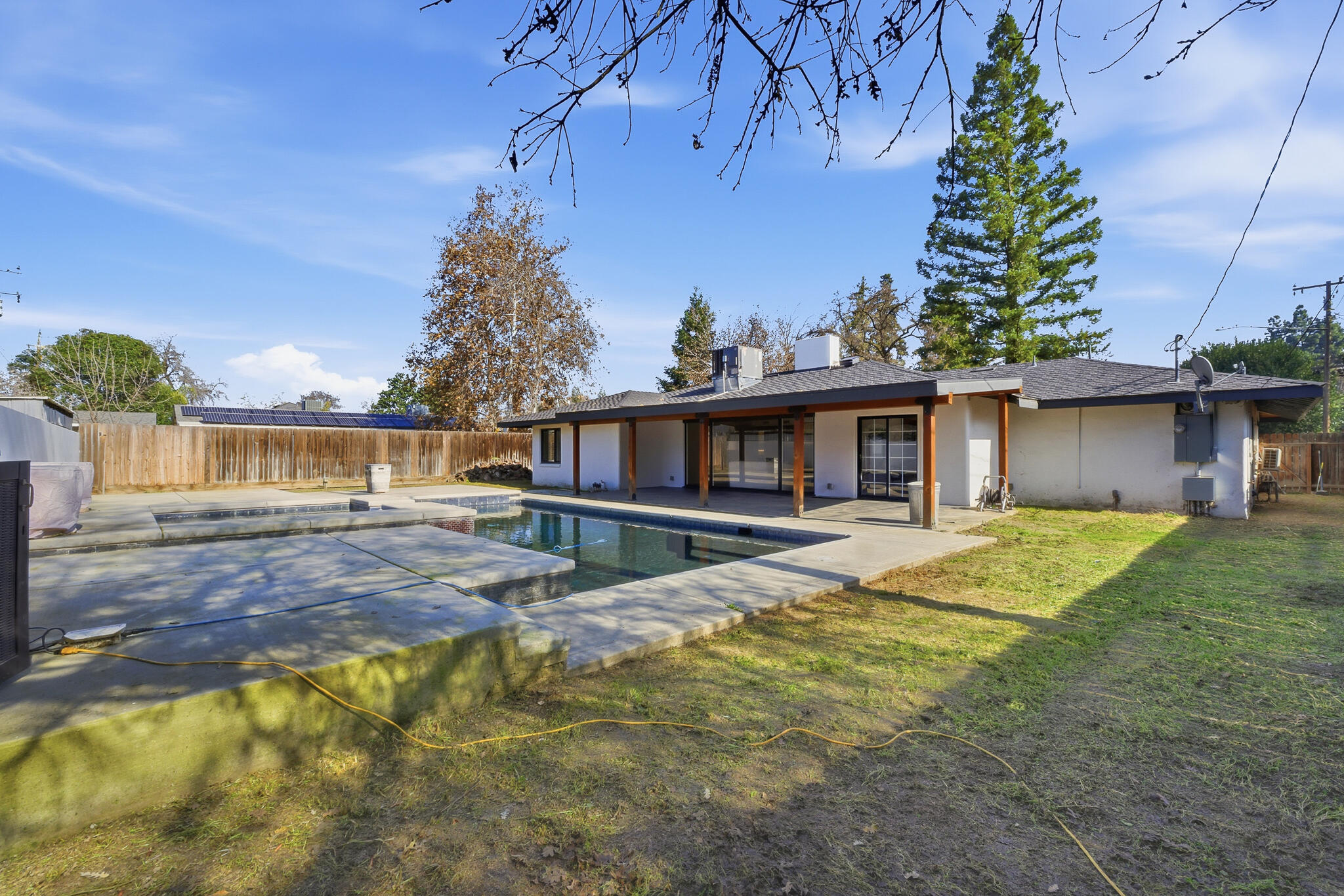 715 S Edwards Ct, Visalia, CA 93277