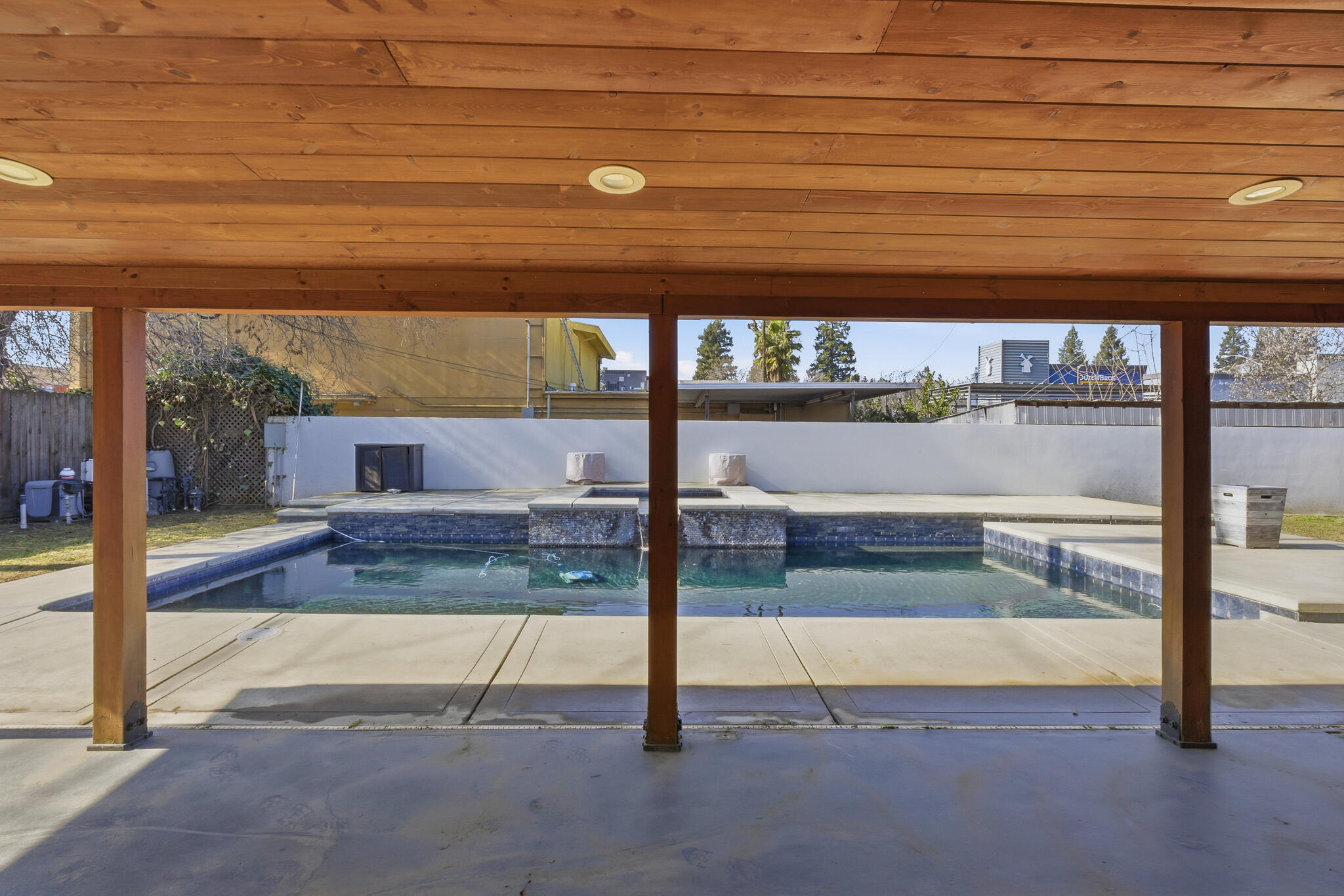 715 S Edwards Ct, Visalia, CA 93277