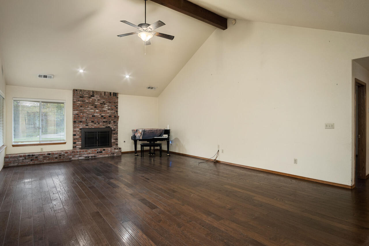 2438 W Kanai Ave, Porterville, CA 93257