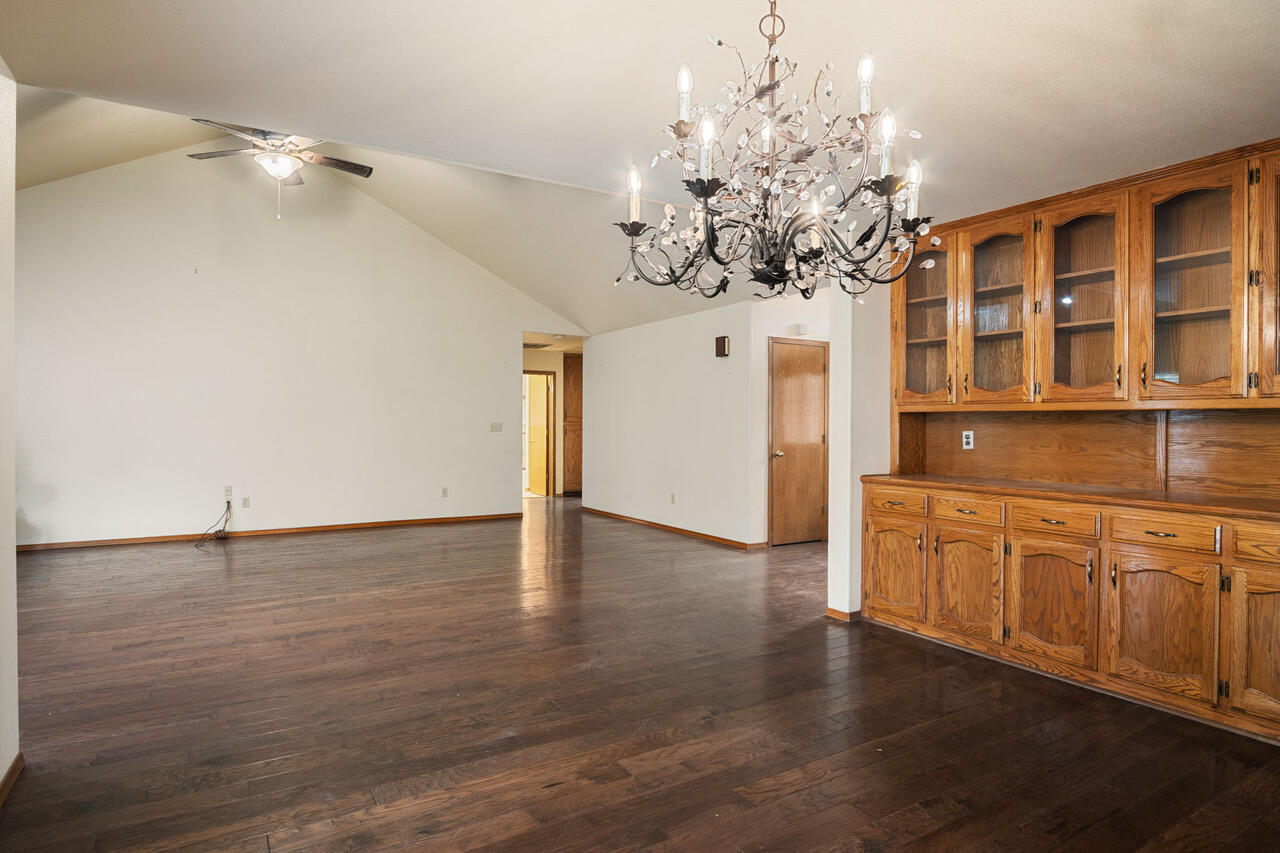 2438 W Kanai Ave, Porterville, CA 93257