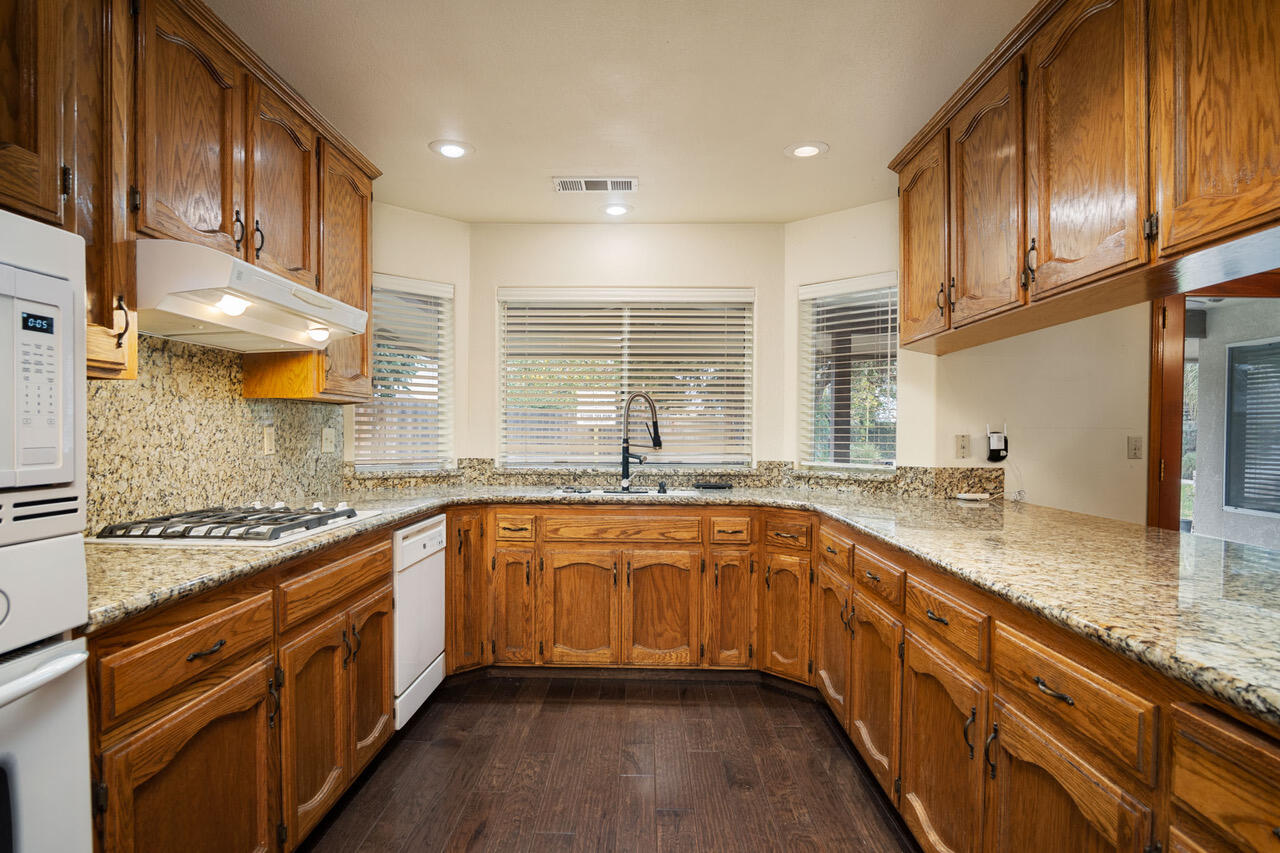 2438 W Kanai Ave, Porterville, CA 93257