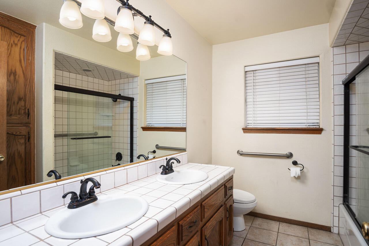 2438 W Kanai Ave, Porterville, CA 93257