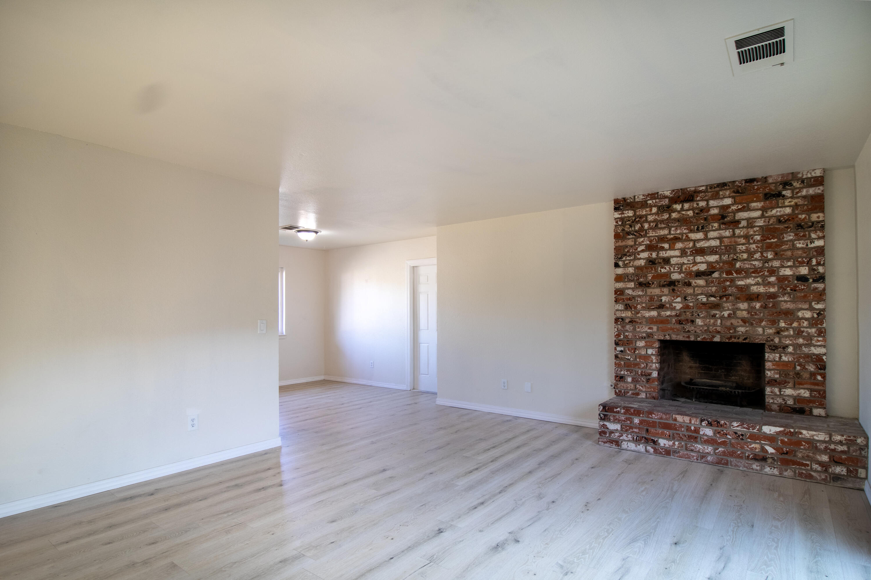 460 E Oak Ave, Porterville, CA 93257