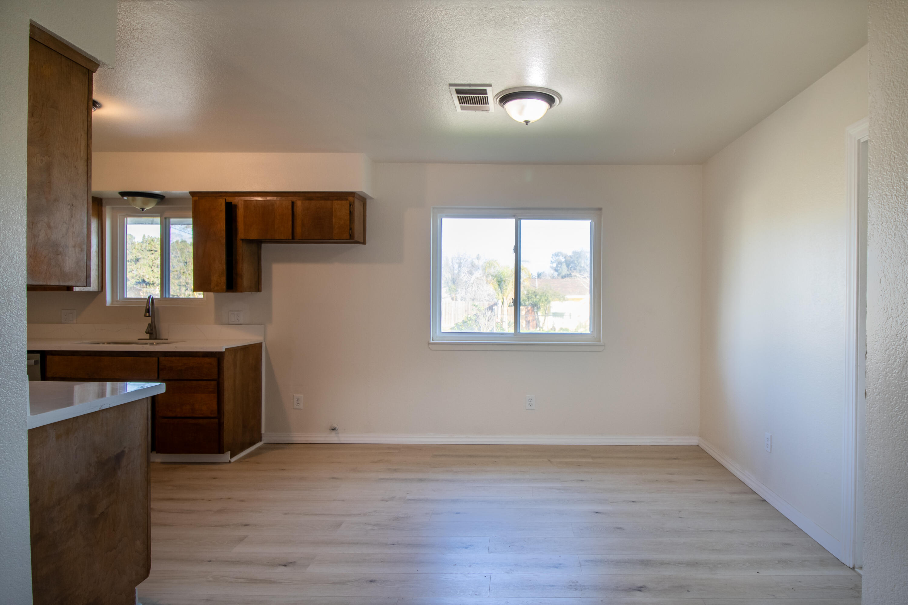 460 E Oak Ave, Porterville, CA 93257