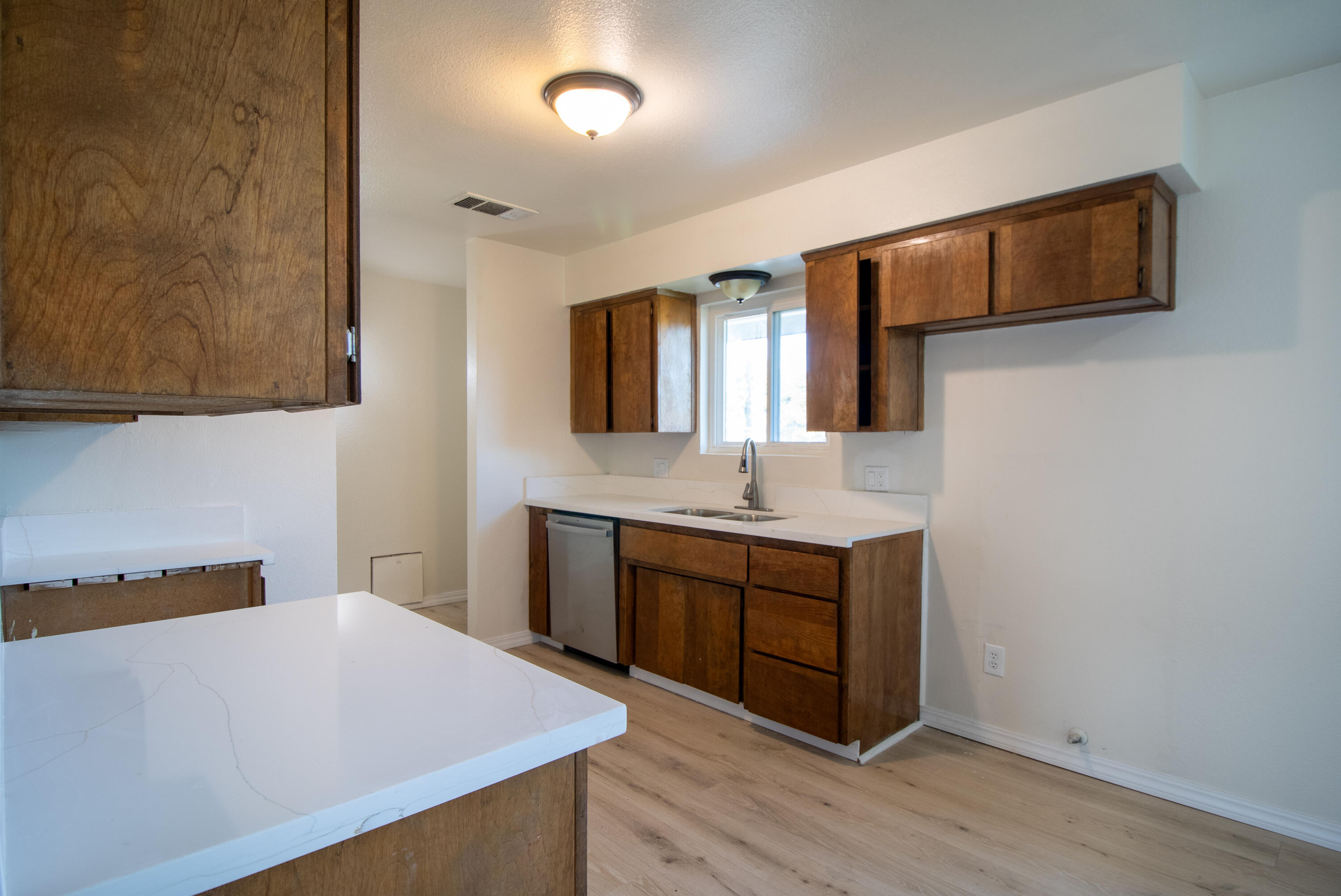 460 E Oak Ave, Porterville, CA 93257