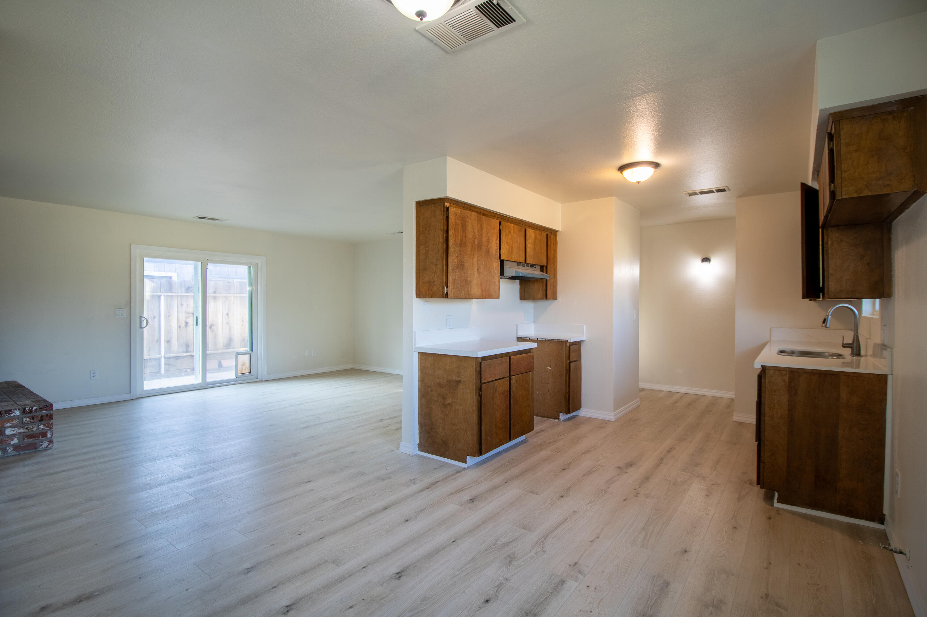 460 E Oak Ave, Porterville, CA 93257