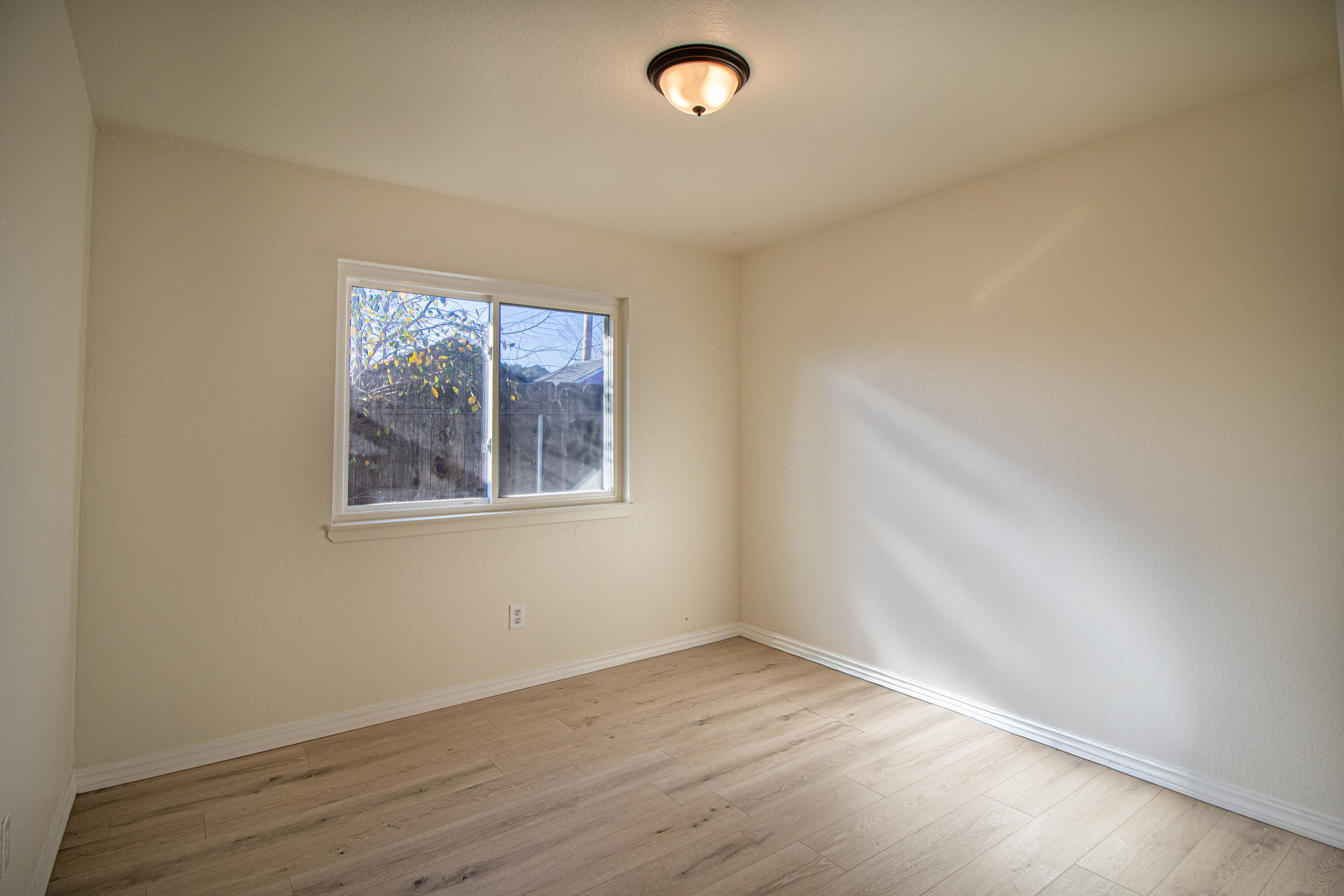 460 E Oak Ave, Porterville, CA 93257