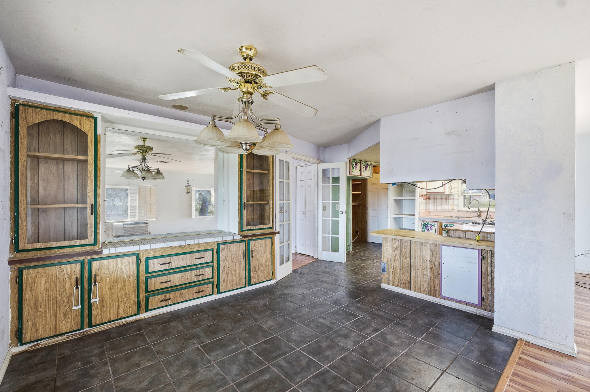 984 S Wisconsin St, Porterville, CA 93257