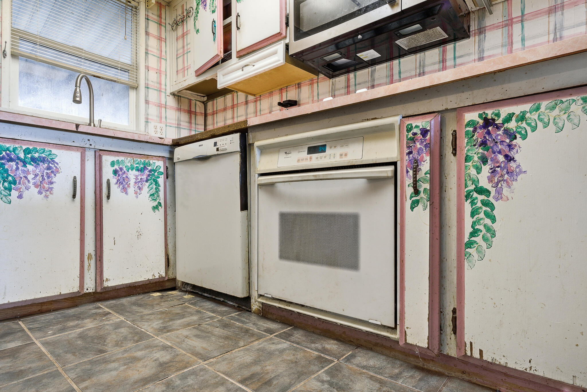 984 S Wisconsin St, Porterville, CA 93257