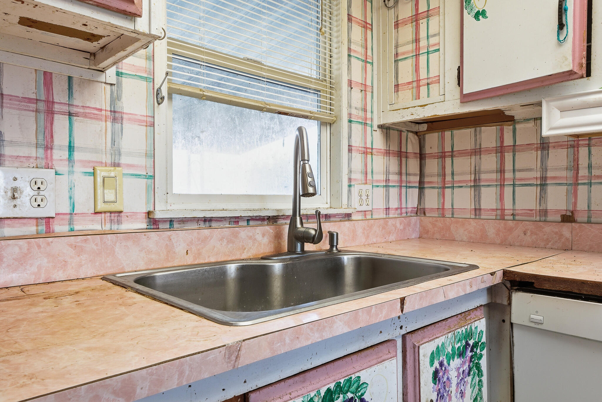 984 S Wisconsin St, Porterville, CA 93257