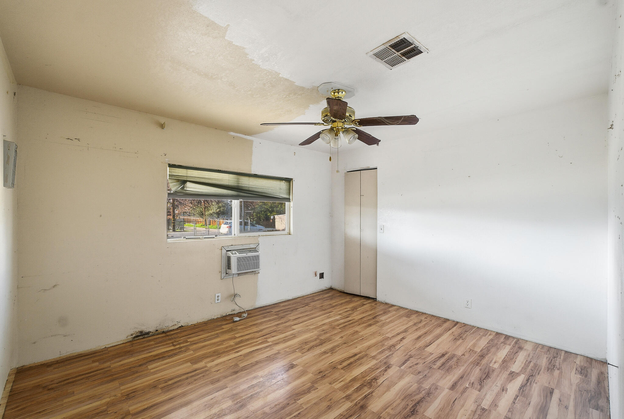 984 S Wisconsin St, Porterville, CA 93257