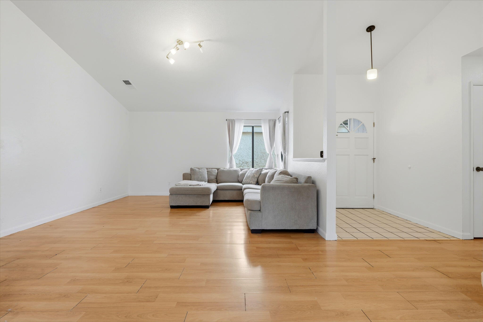 1804 E Vine Ave, Visalia, CA 93292