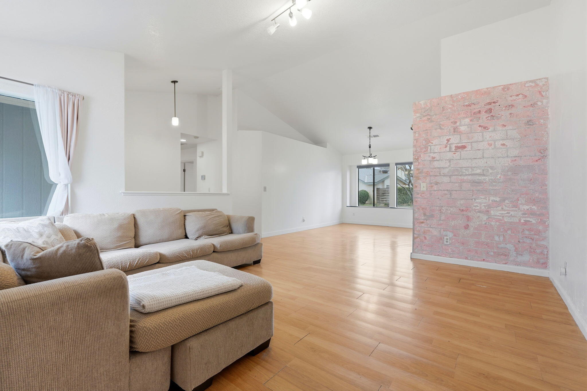 1804 E Vine Ave, Visalia, CA 93292