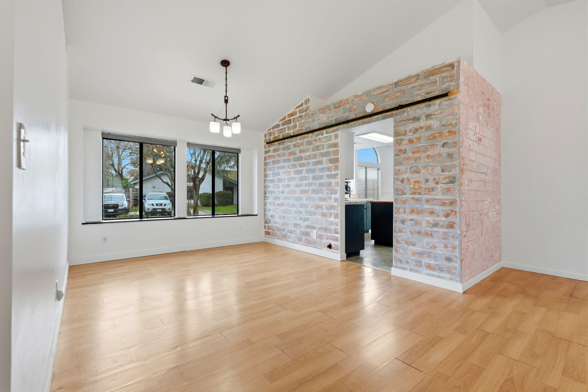 1804 E Vine Ave, Visalia, CA 93292