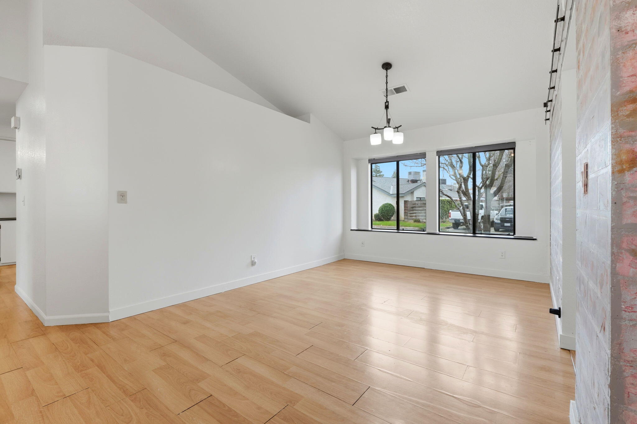 1804 E Vine Ave, Visalia, CA 93292