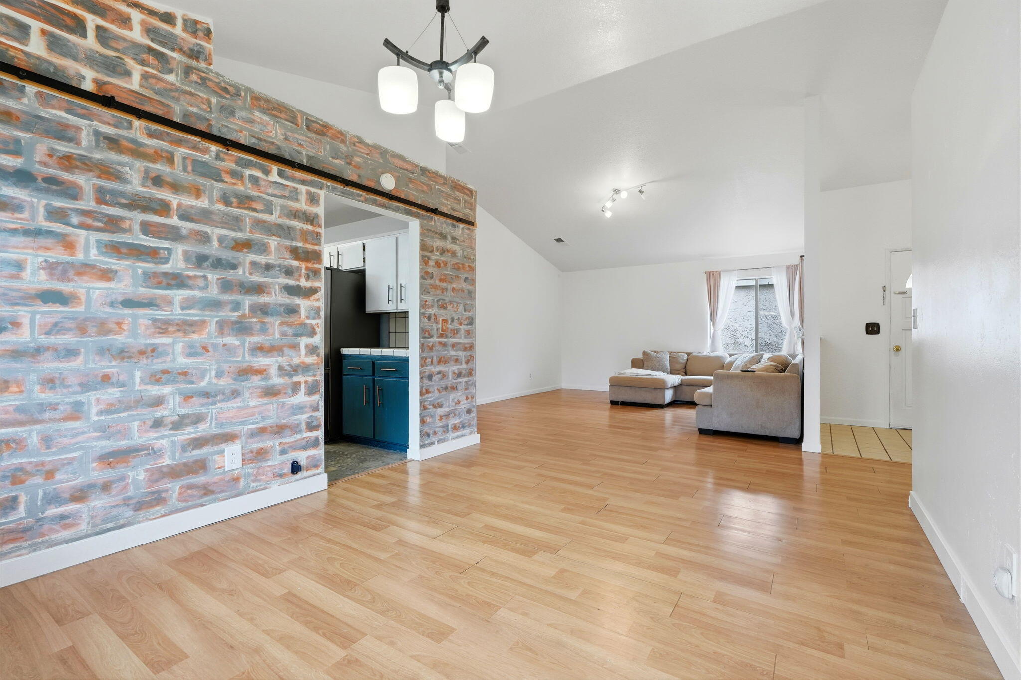 1804 E Vine Ave, Visalia, CA 93292