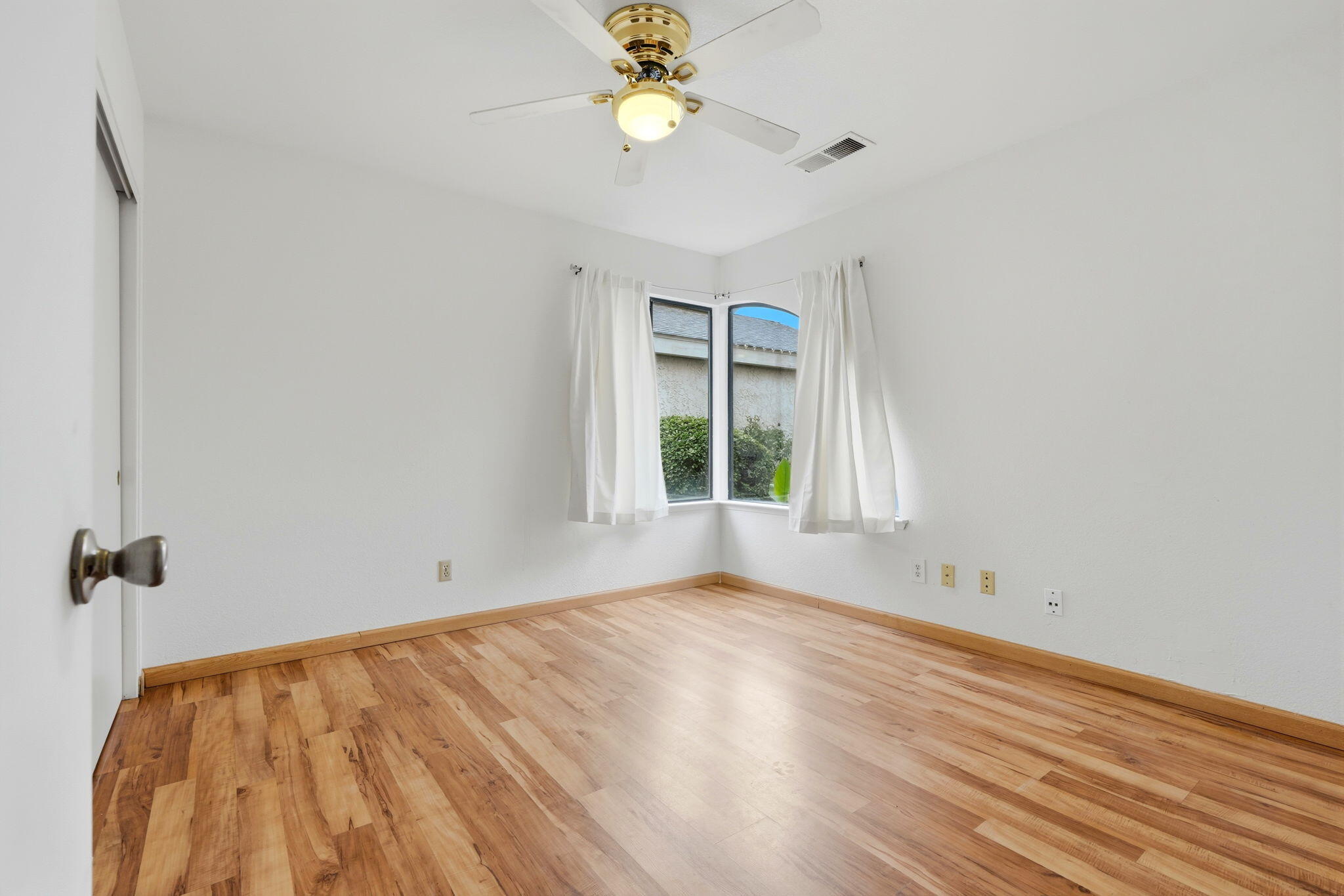 1804 E Vine Ave, Visalia, CA 93292